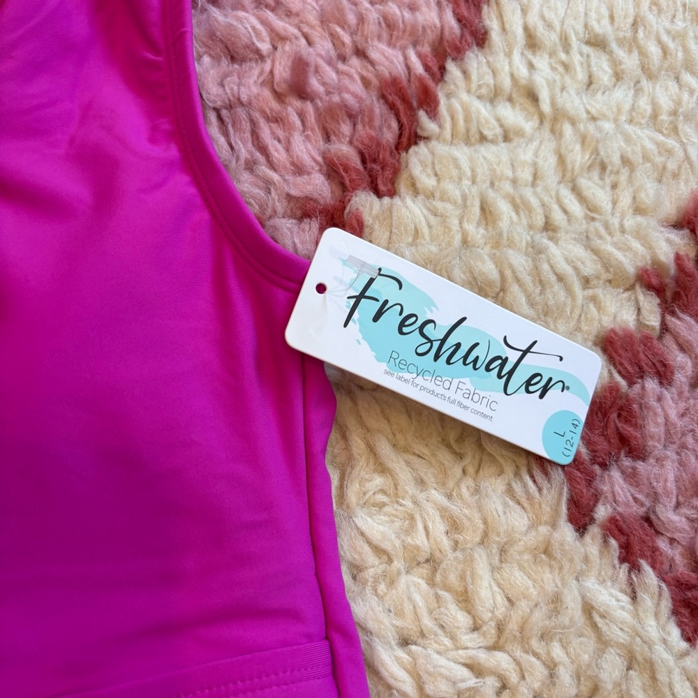 Freshwater Recycled Fabric size Large NWT One Piece Cap Sleeve Swimsuit Fuchsia - Picture 5 of 8